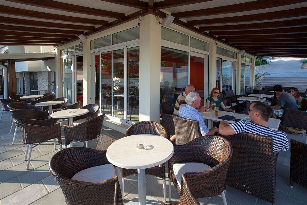 Hotel Vila 4M Ražanac Екстериор снимка