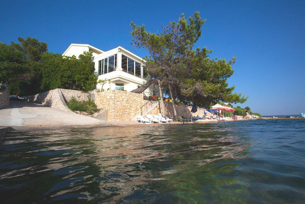 Hotel Vila 4M Ražanac Екстериор снимка