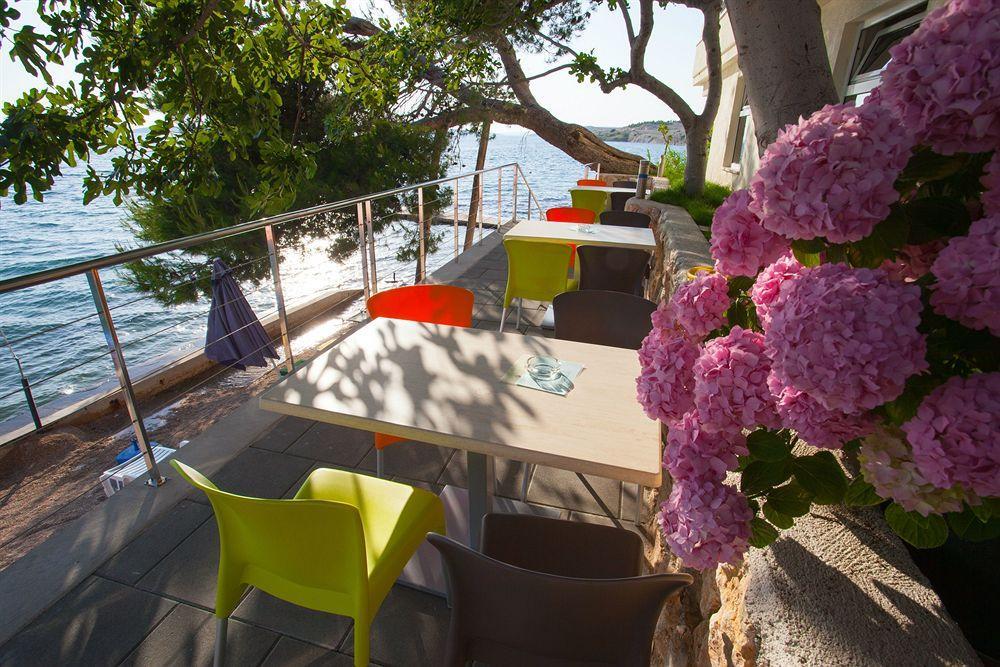 Hotel Vila 4M Ražanac Екстериор снимка