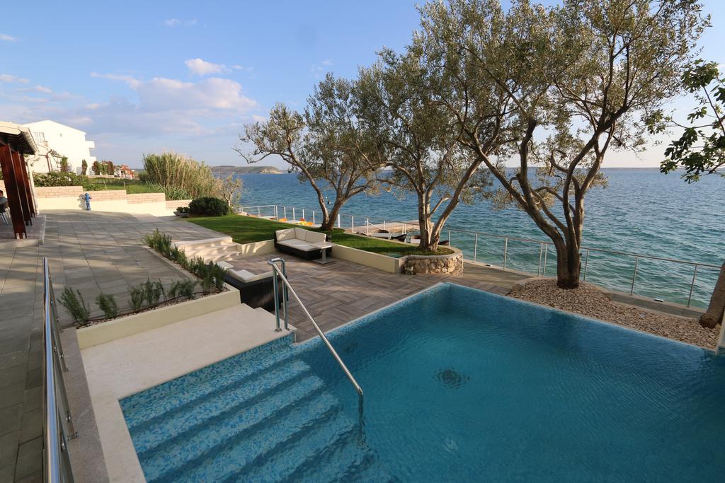 Hotel Vila 4M Ražanac Екстериор снимка