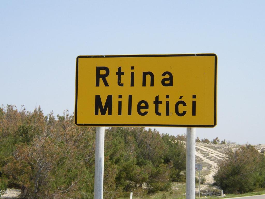 Hotel Vila 4M Ražanac Екстериор снимка