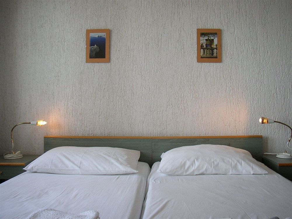 Hotel Vila 4M Ražanac Екстериор снимка
