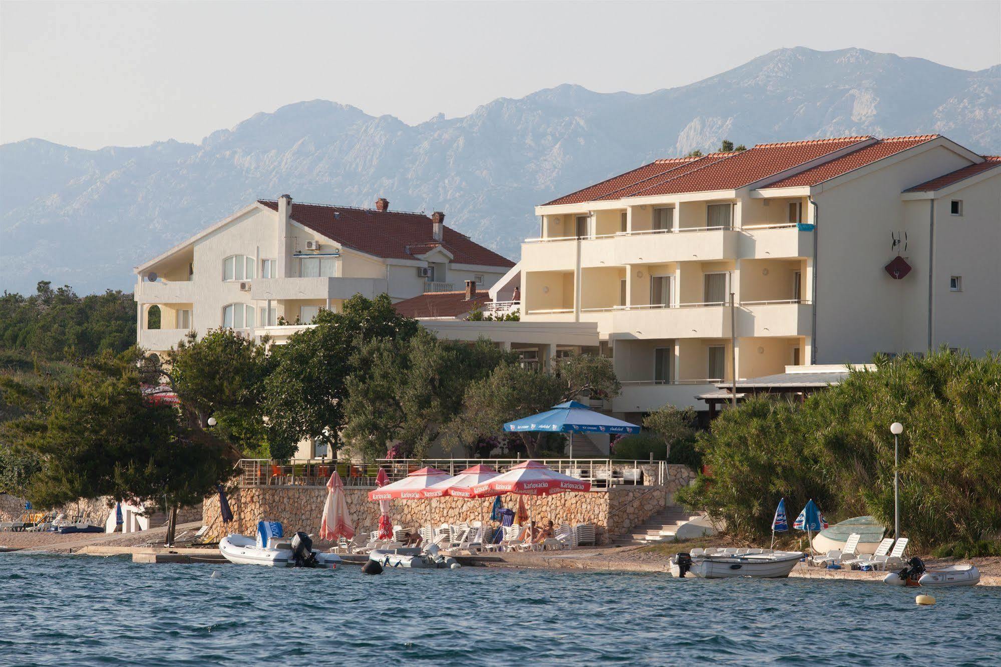 Hotel Vila 4M Ražanac Екстериор снимка