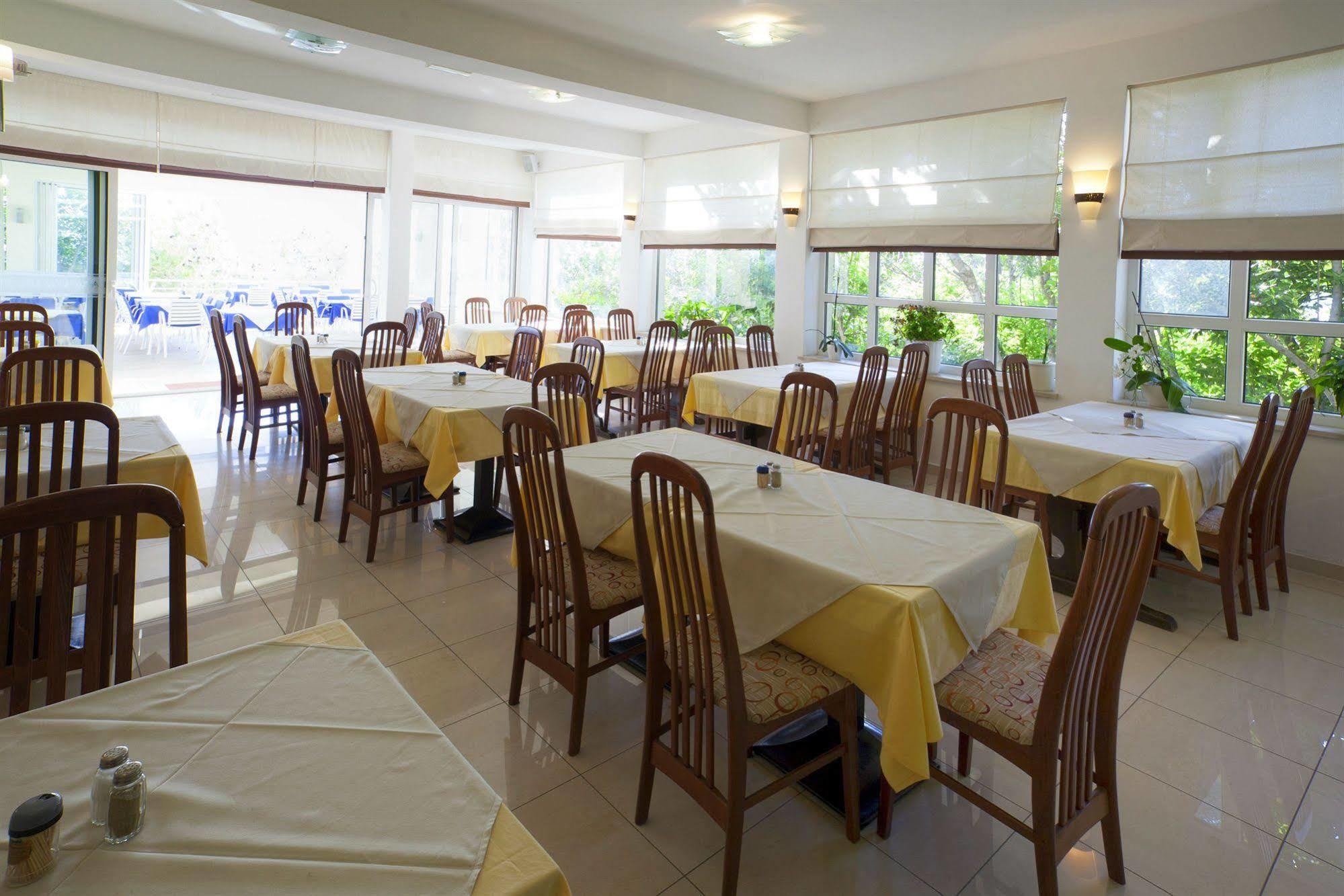 Hotel Vila 4M Ražanac Екстериор снимка