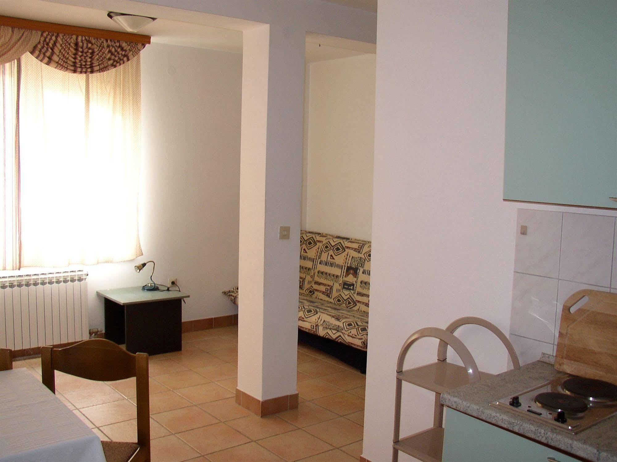 Hotel Vila 4M Ražanac Екстериор снимка