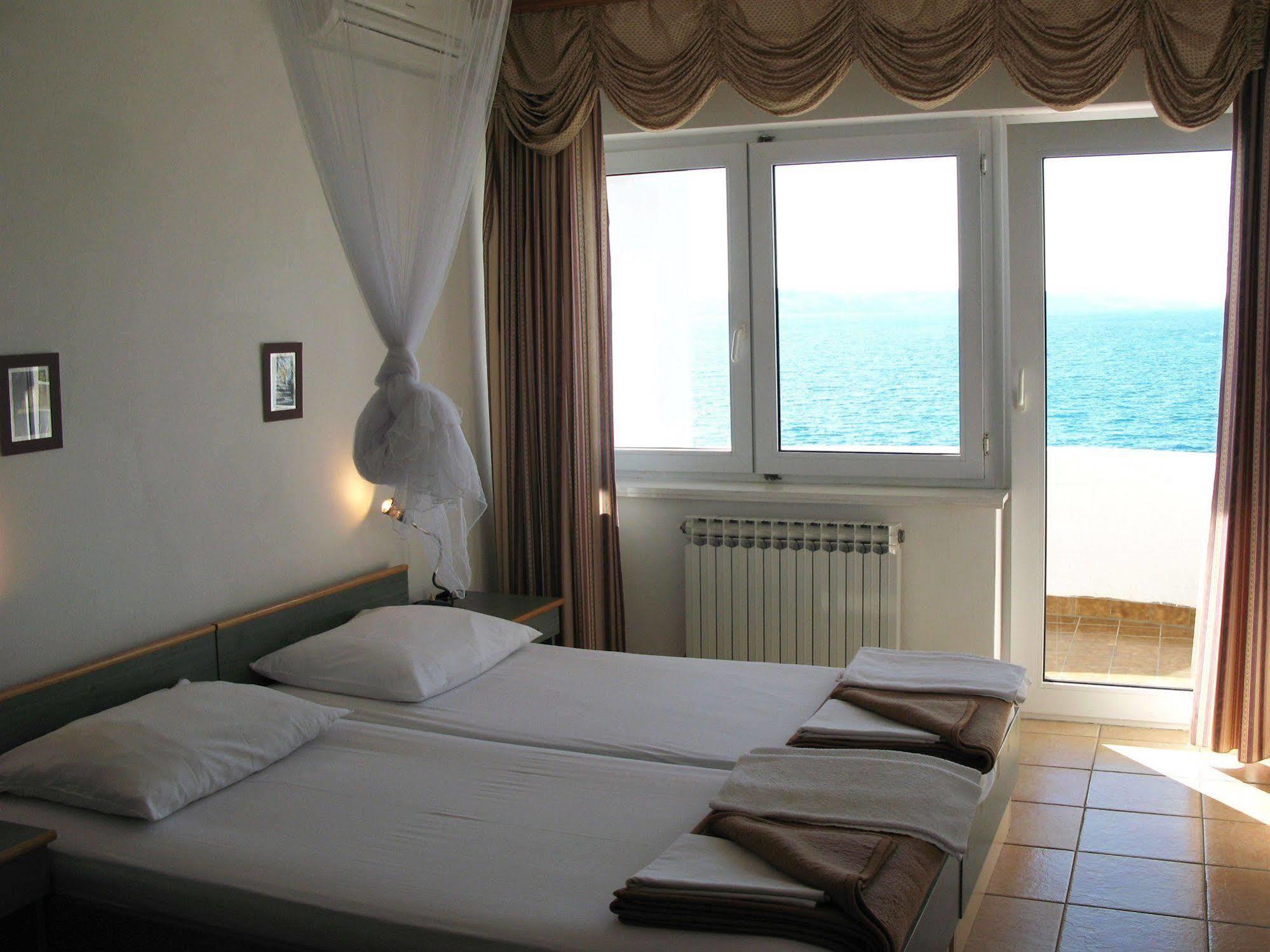 Hotel Vila 4M Ražanac Екстериор снимка
