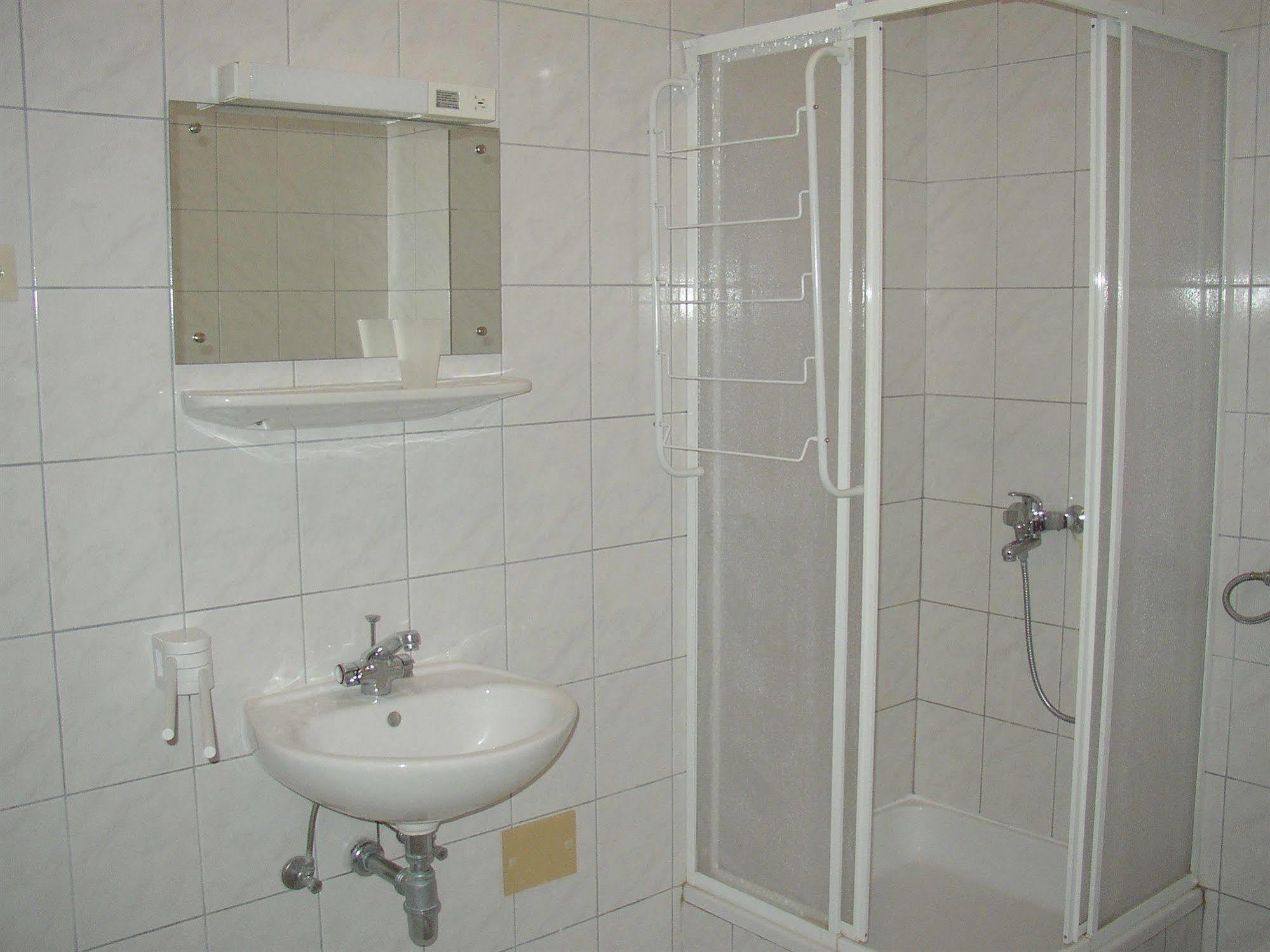 Hotel Vila 4M Ražanac Екстериор снимка