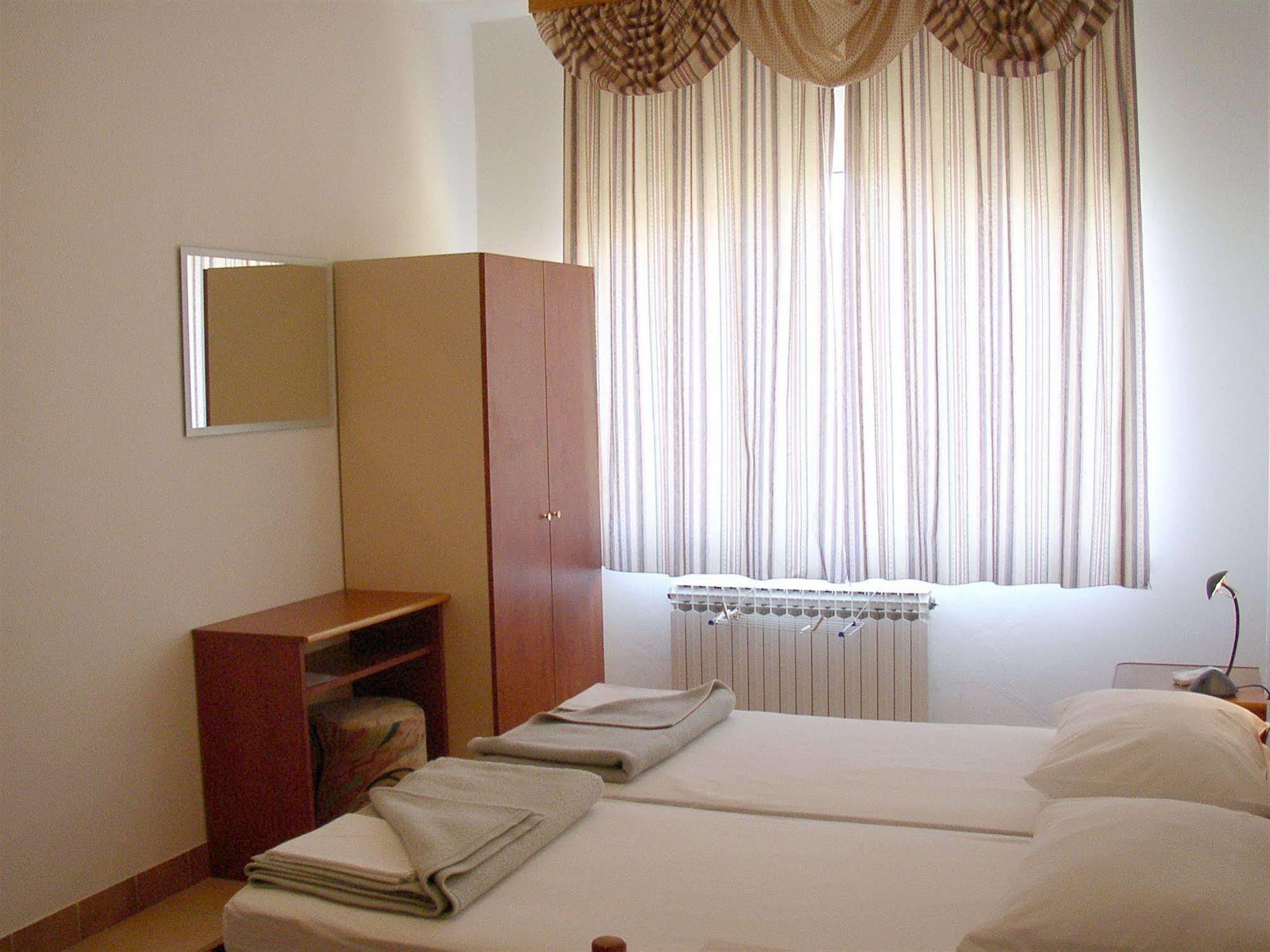 Hotel Vila 4M Ražanac Екстериор снимка