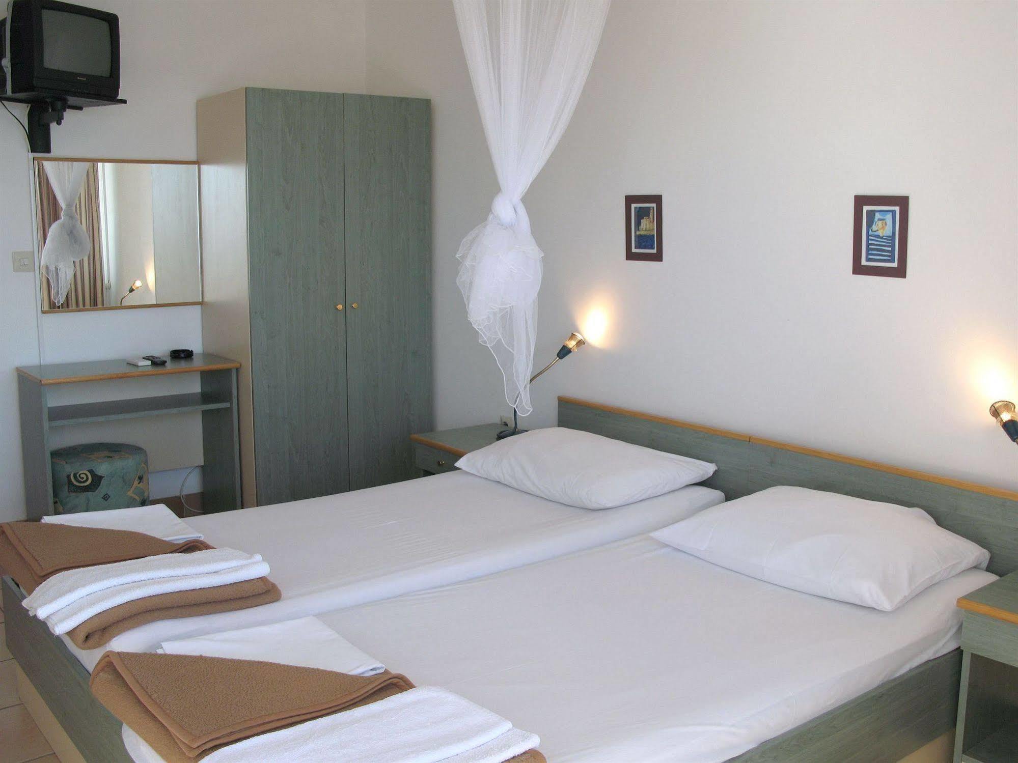 Hotel Vila 4M Ražanac Екстериор снимка