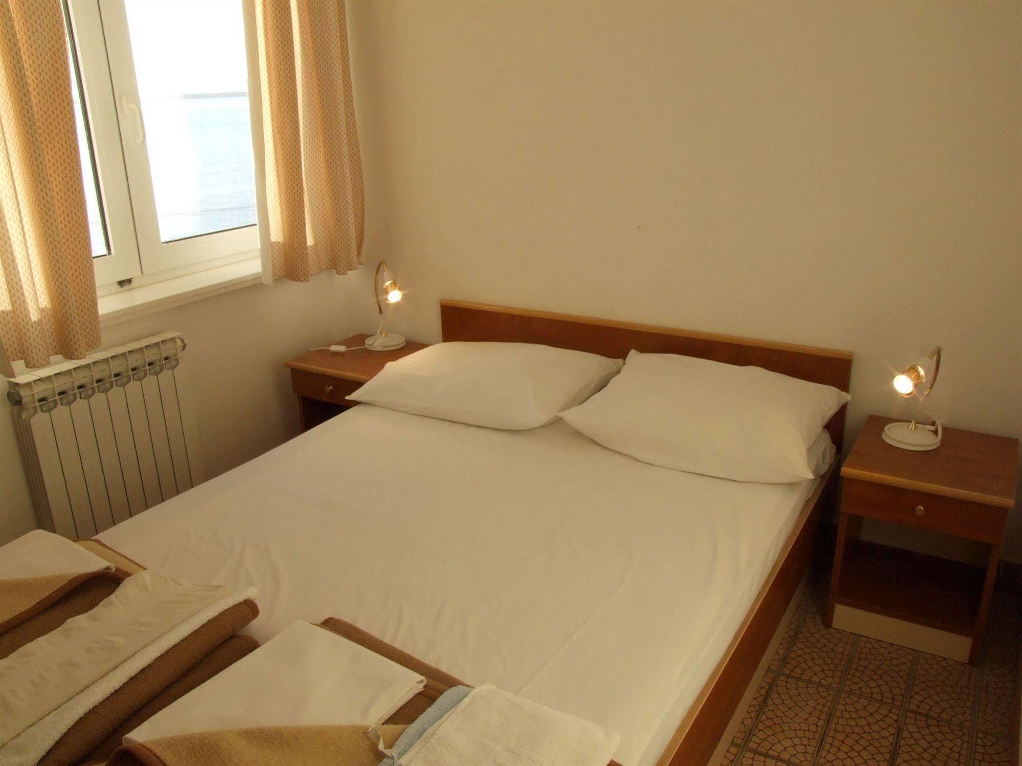 Hotel Vila 4M Ražanac Екстериор снимка