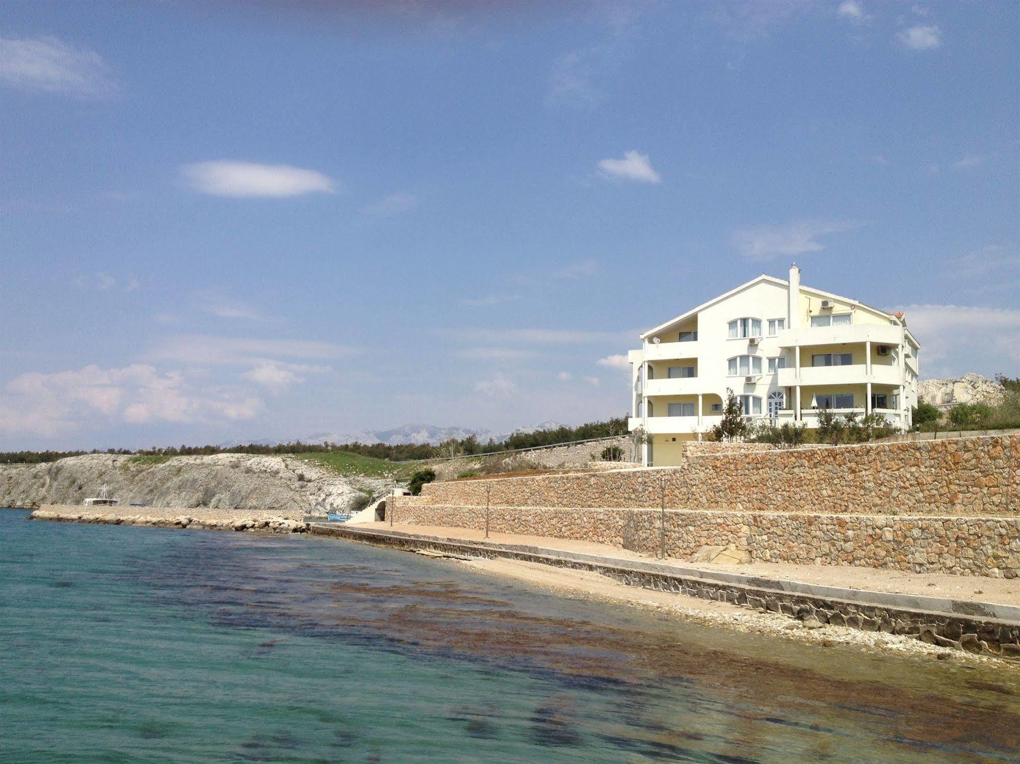 Hotel Vila 4M Ražanac Екстериор снимка
