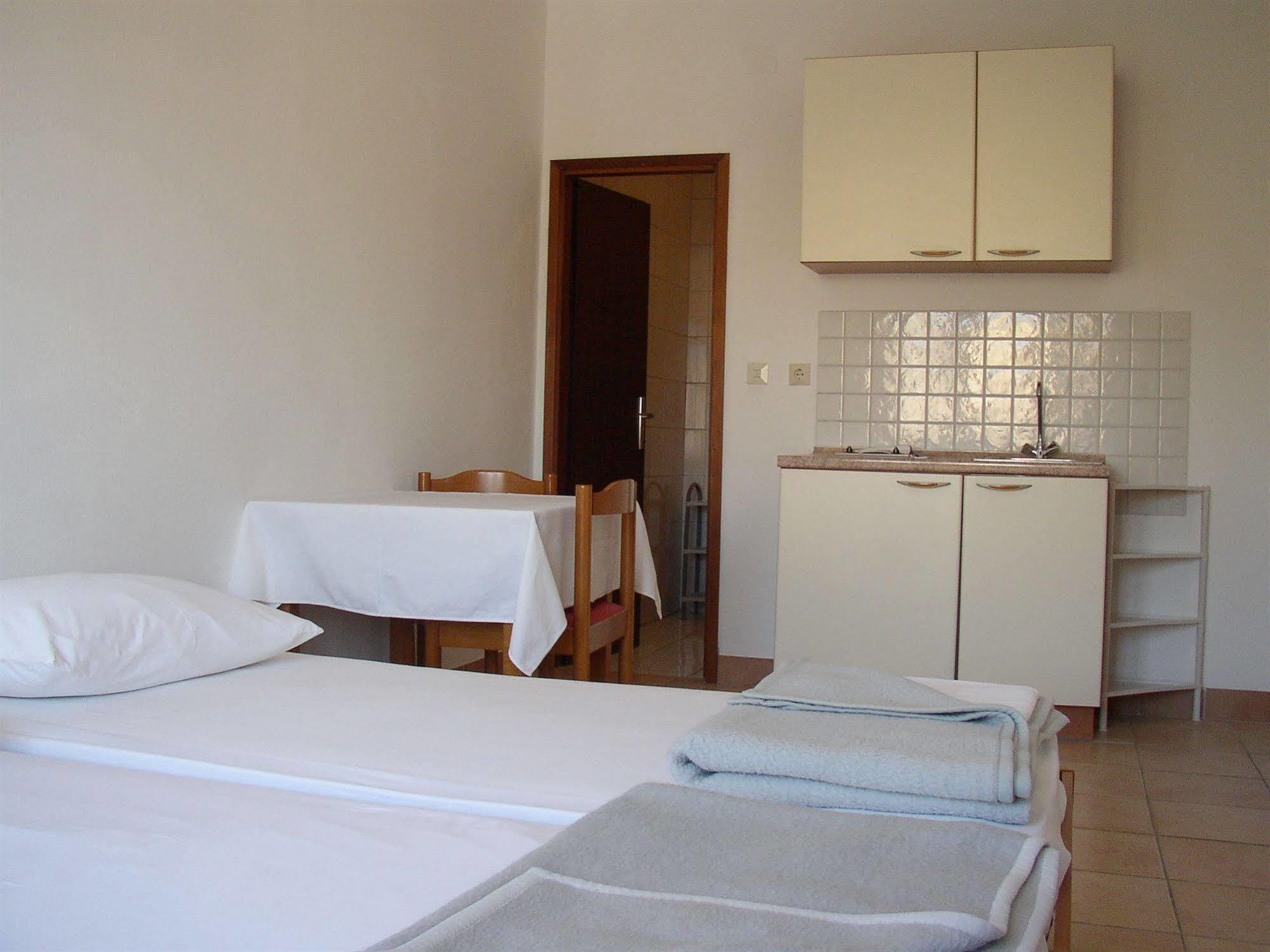 Hotel Vila 4M Ražanac Екстериор снимка