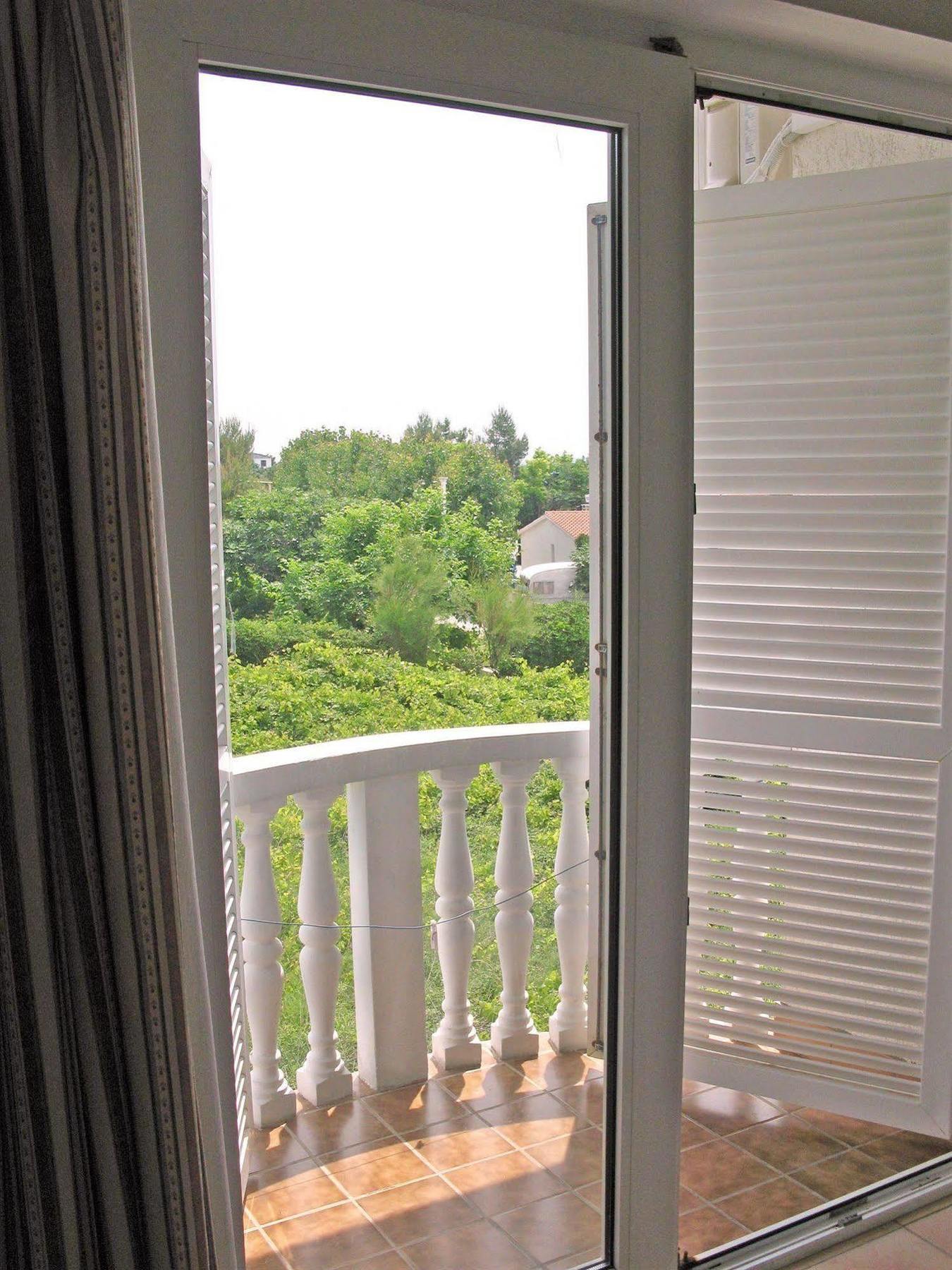 Hotel Vila 4M Ražanac Екстериор снимка