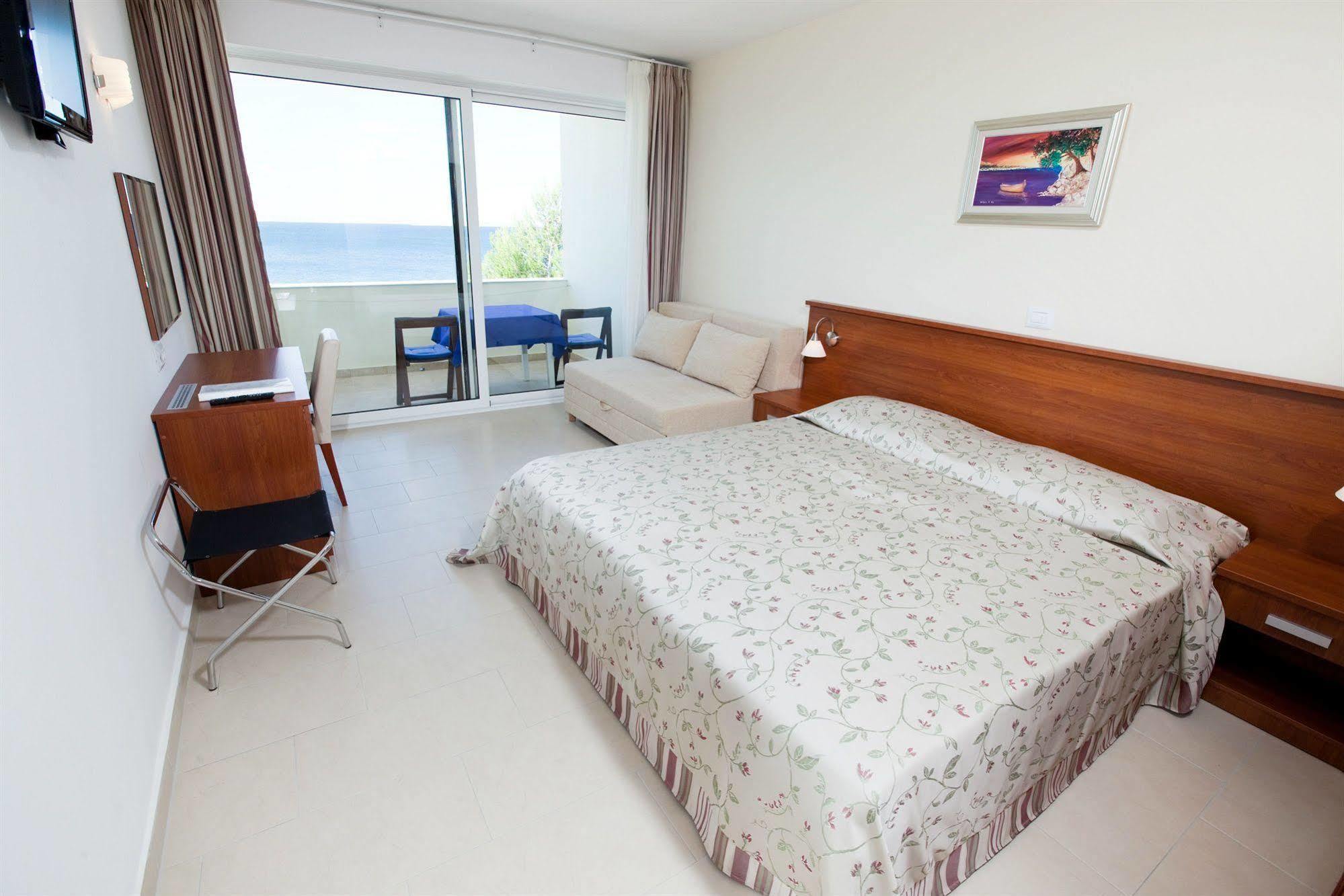 Hotel Vila 4M Ražanac Екстериор снимка